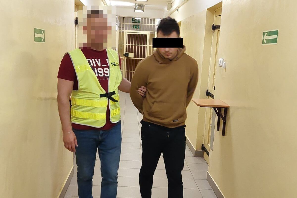 mężczyźni, policjant, zatrzymany oszust