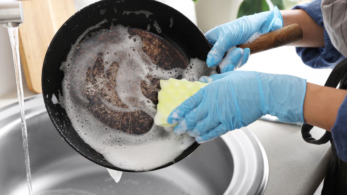 Jak wyczyścić patelnię?