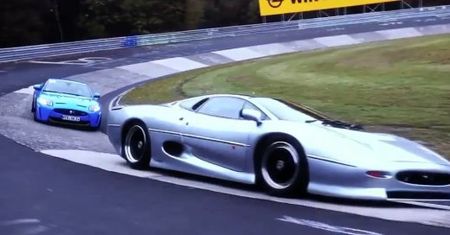 Spotkanie po latach - Jaguar XJ220 i XKR-S na Nürburgring [wideo]