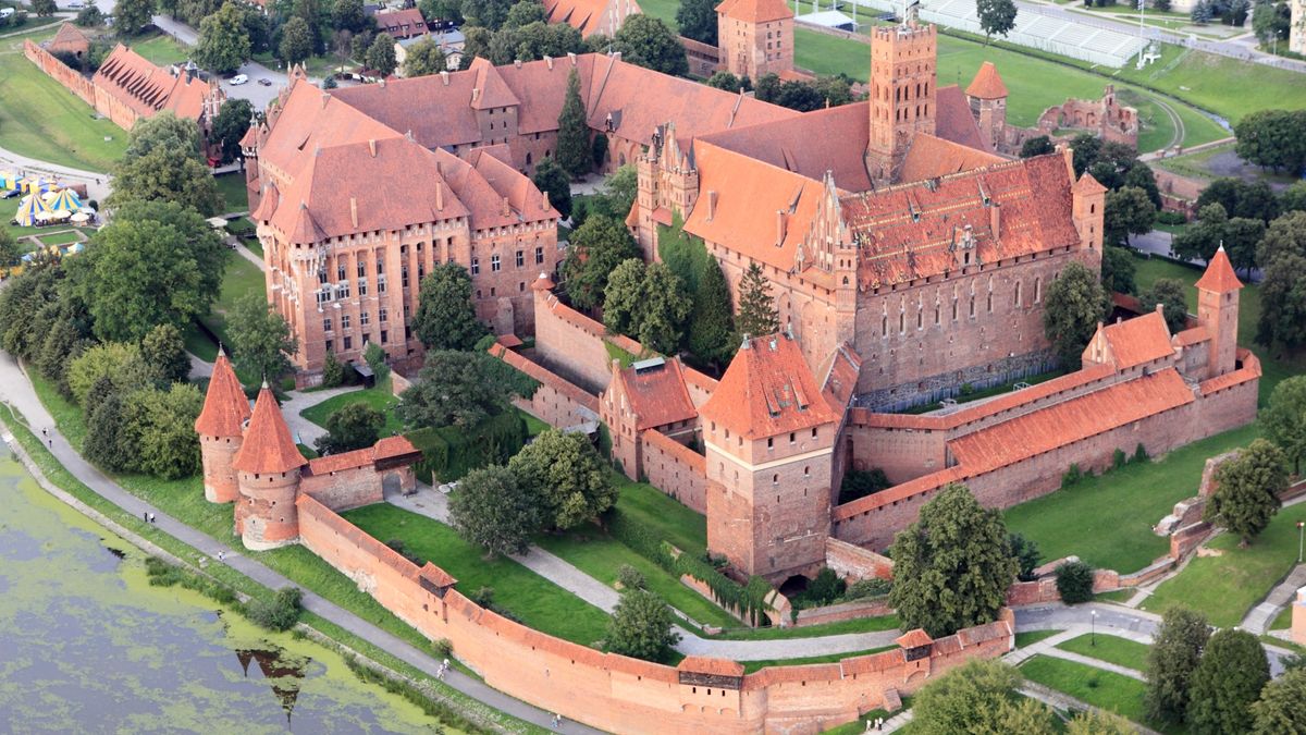 Polskie obiekty na liście UNESCO. Zabytkowe budynki i skarby natury