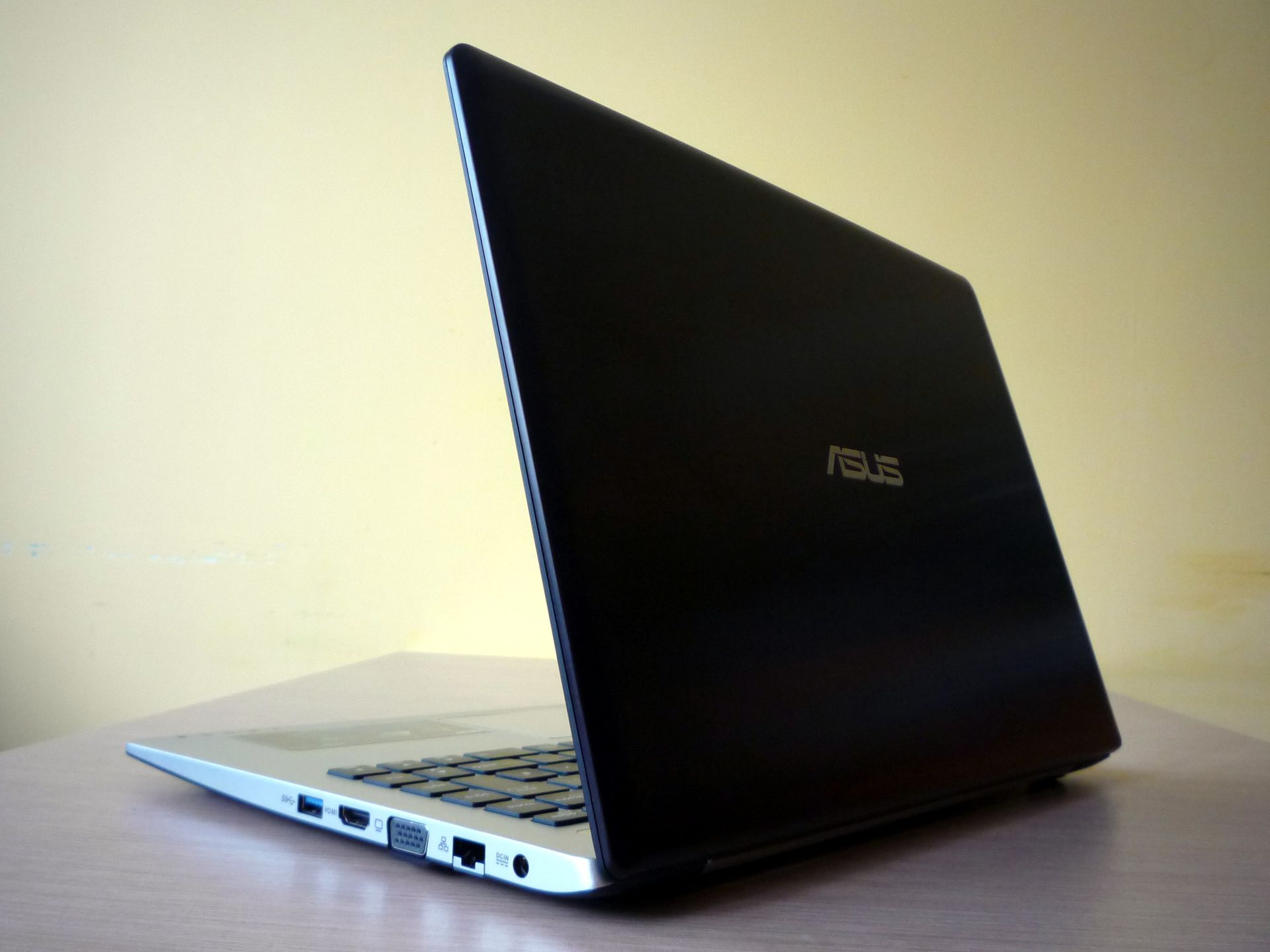Asus VivoBook S400 – jest ultra, jest… dobrze? [test] 2