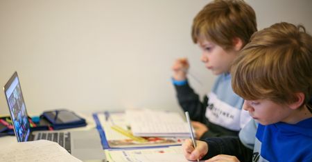Przeniesienie dziecka do innej klasy - jak napisać podanie? Argumenty, wzór prośby o przeniesienie