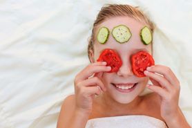 Zrób to sama - 5 urodowych trików z pomidorem w roli głównej 