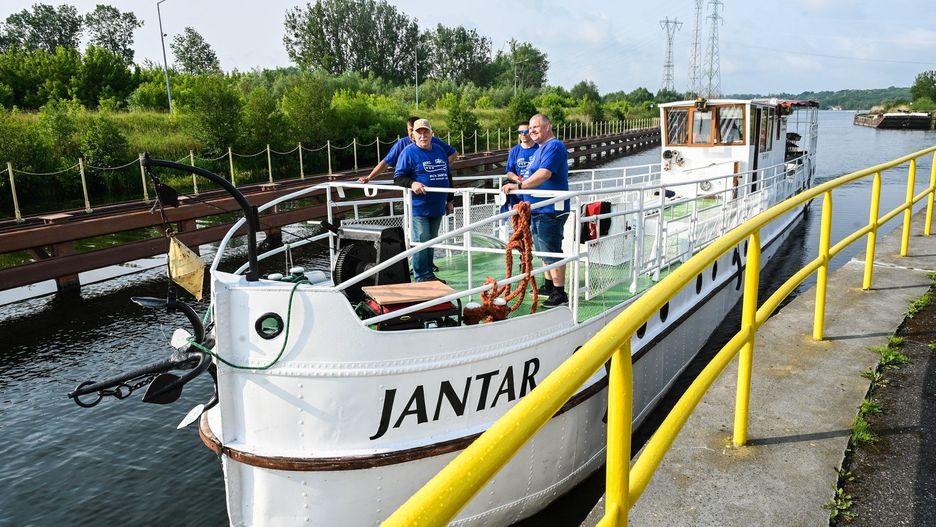 Jantar, najstarszy statek  w kraju Wyszył w poniedziałek  w rejs do Ebląga, swojej macierzystej stoczni