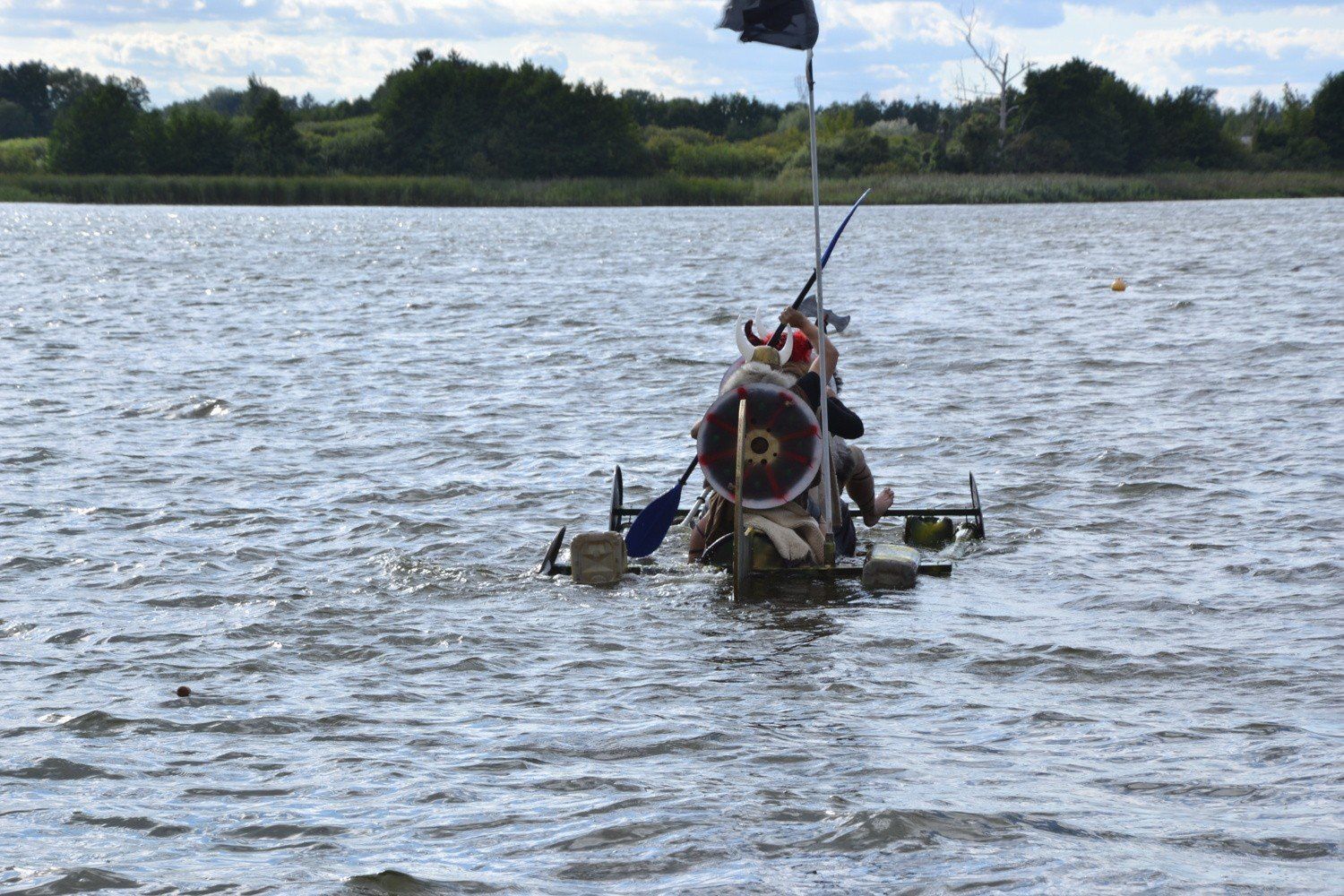 &#34;Pływanie na byle czym&#34; w Kikole