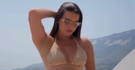Natalia Janoszek WDZIĘCZY SIĘ W BIKINI ku uciesze Hindusów. Wrzuciła morze zdjęć