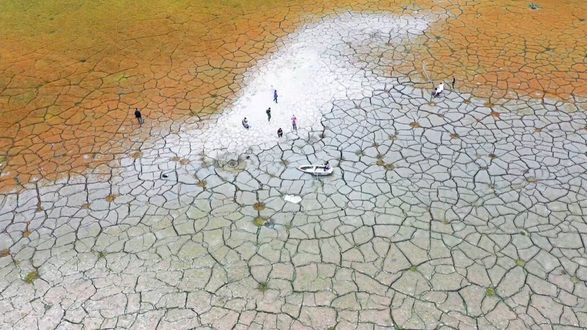 Jeszcze do niedawna jezioro Sun Moon było popularnym celem wycieczek turystycznych. Teraz została po nim tylko spękana ziemia