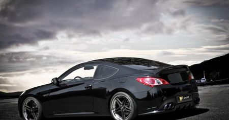 Mroczny Hyundai Genesis Coupé niemieckiego tunera Schmidt Revolution