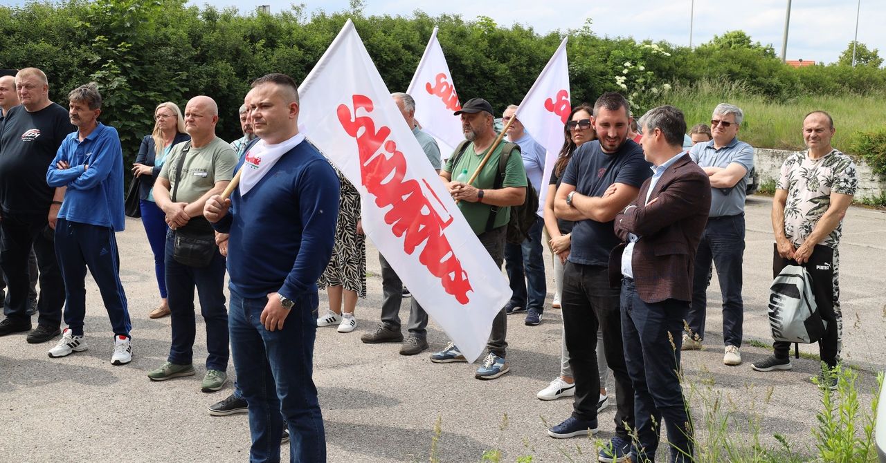 Pracownicy szczecineckiego PKP Cargo protestują. Domagają się odpowiedzi od zarządu