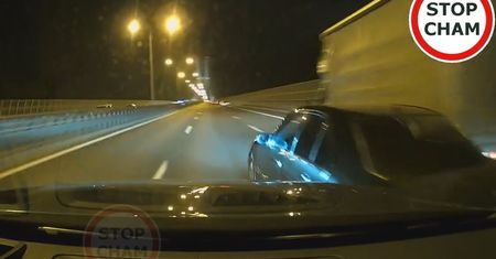 1000 zł nagrody. Rozpoznajesz auto z nagrania?