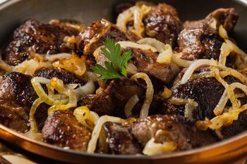 Wlewam na patelnię, zanim wrzucę wątróbkę. Dzięki temu jest mięciutka i pozbawiona goryczki