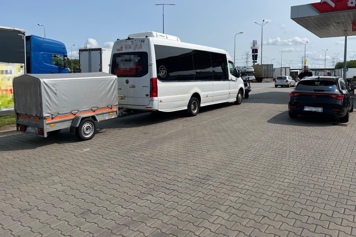 Tarnowskie Góry: Busem przewoził pasażerów. Próbował przekupić policjantów