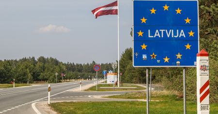 Łotwa zamknęła granicę z Białorusią. "Odprawa obecnie niemożliwa"