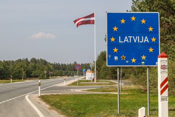 Łotwa zamknęła granicę z Białorusią. "Odprawa obecnie niemożliwa"