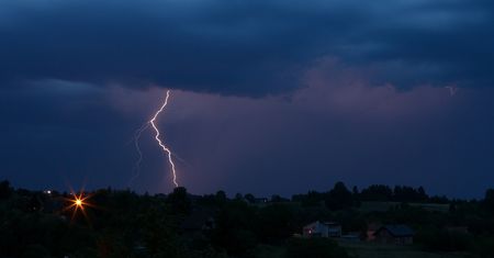 Zginęli od uderzenia piorunem. Dramatyczne dane z Bangladeszu