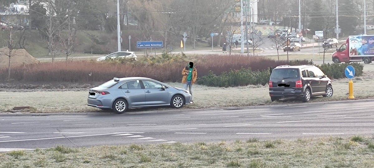 Zderzenie toyoty z volkswagenem na rondzie Berbeckiego