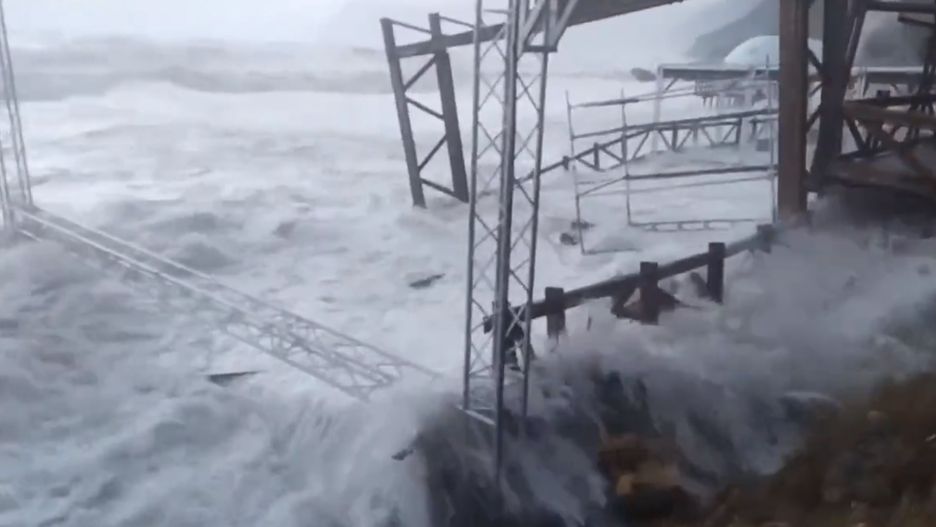 Sztorm u wybrzeży Krymu