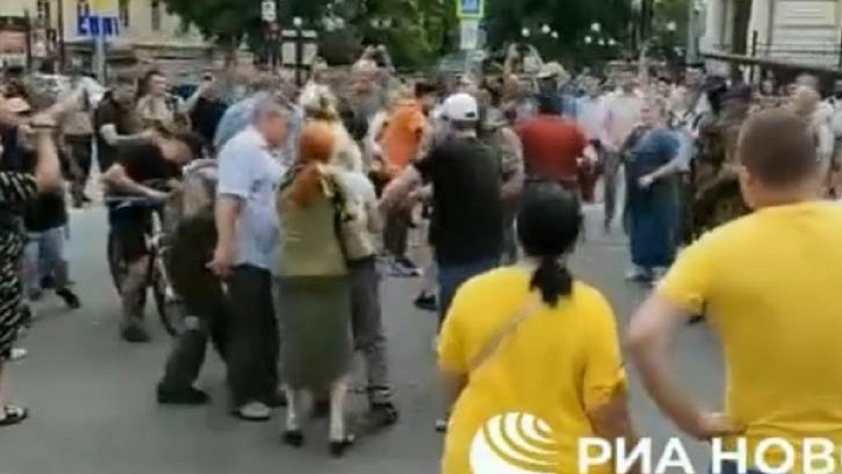 Rosjanie biją się na ulicach Rostowa.