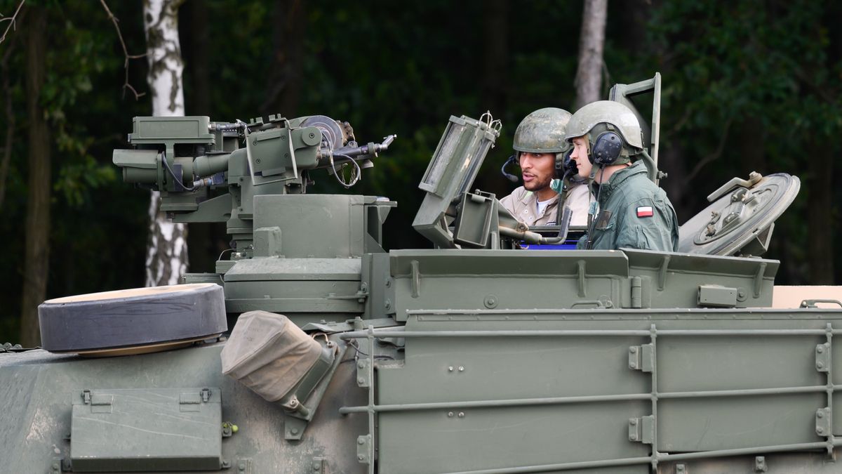 Poznań, 10.08.2022. Szkolenie polskich żołnierzy na czołgach Abrams, 10 bm. na poligonie Centrum Szkolenia Wojsk Lądowych w Poznaniu. (jm) PAP/Jakub Kaczmarczyk