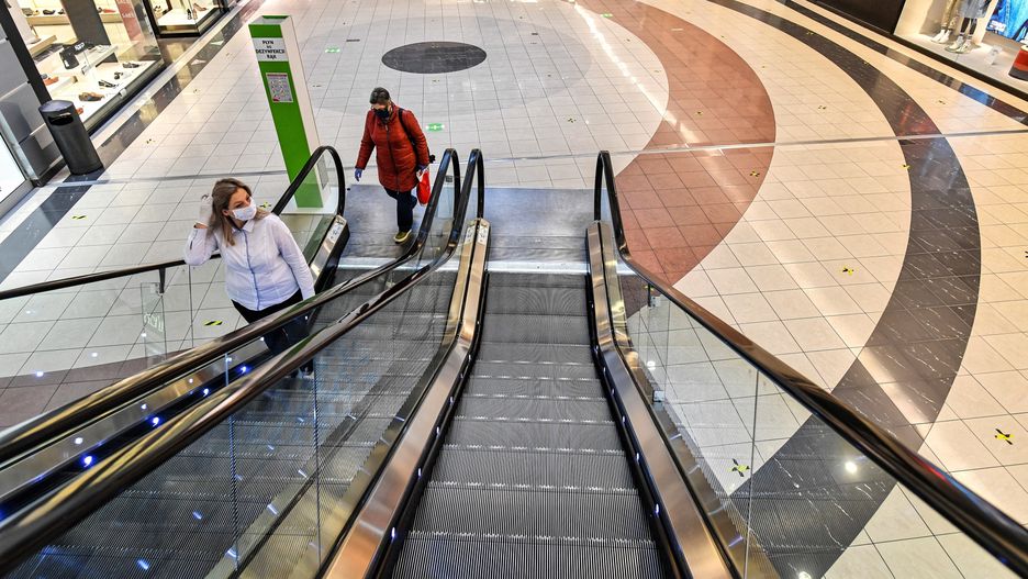 Ruch w galeriach handlowych był o połowę mniejszy, jeżeli porównać go z tym sprzed wprowadzenia restrykcji.
