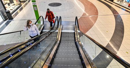 Odmrażanie gospodarki. Galerie handlowe odzyskały połowę klientów