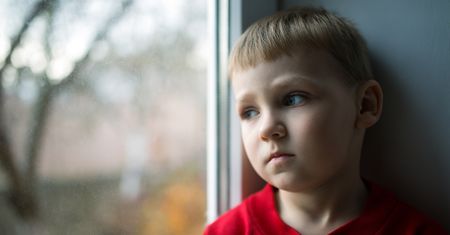 Nowe badanie potwierdza, że ponad 8 godzin w żłobku to stanowczo za długo