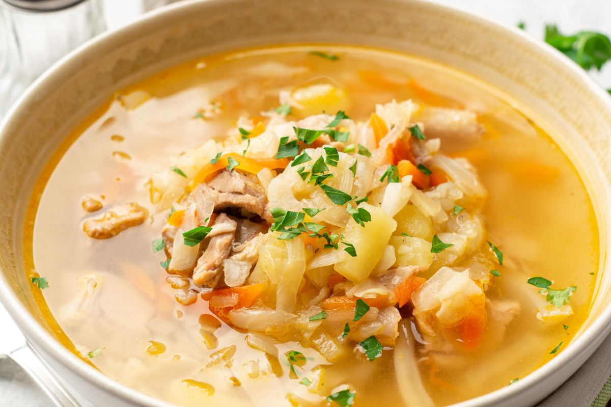 Zarzucajka to prosta zupa na bazie kiszonej kapusty