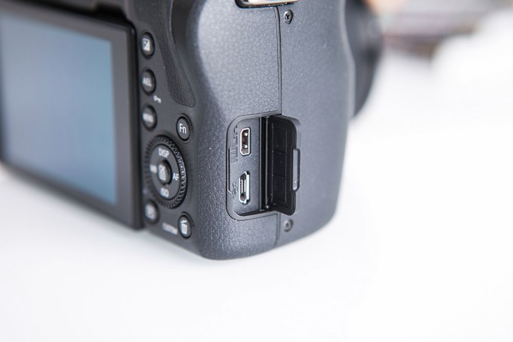 Samsung NX30 - solidny, wygodny, ale nie bez wad [test] 6