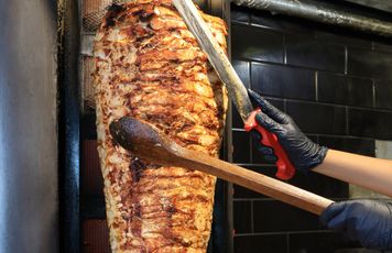 Groźne bakterie w kebabie. Dziesiątki osób trafiły do szpitala
