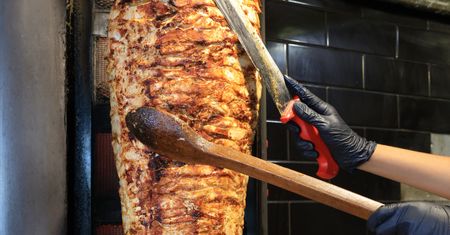 Groźne bakterie w kebabie. Dziesiątki osób trafiły do szpitala