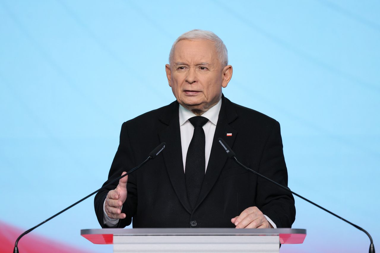 Kaczyński uderza w rząd. "Zaakceptowali pakt migracyjny"