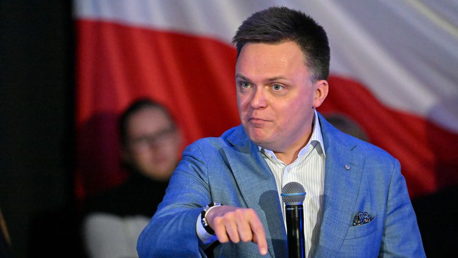 Jędrzejów, 13.11.2024. Marszałek Sejmu Szymon Hołownia podczas spotkania z cyklu "Pod jedną flagą", 13 bm. w Jędrzejowie. Na spotkaniu, lider Polski 2050 Szymon Hołownia ogłosił swój start w wyborach prezydenckich w 2025 r. (mr) PAP/Piotr Polak