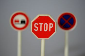 26-letni kierowca skody pędził 102 km/h przez Tuszymę