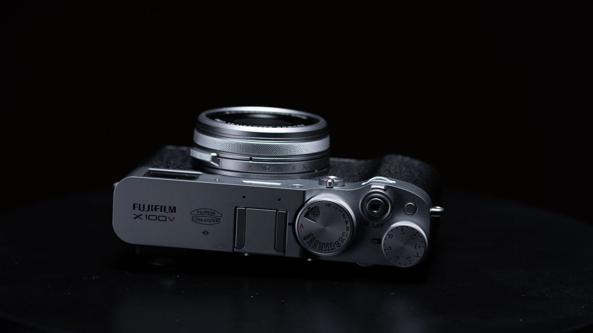 Posłuchaj, jak zmieniały się dźwięki migawki w różnych modelach bezlusterkowców Fujifilm 1