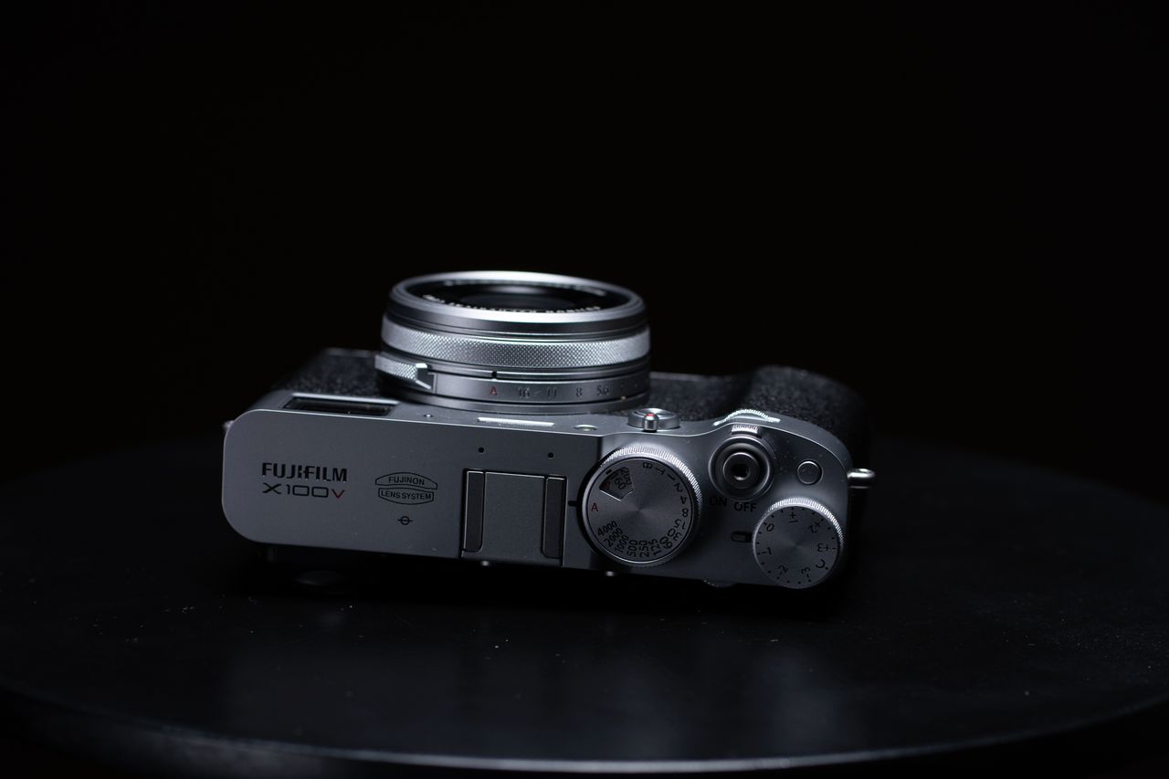 Posłuchaj, jak zmieniały się dźwięki migawki w różnych modelach bezlusterkowców Fujifilm