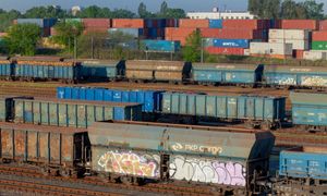 PKP Cargo sprzedaje wraki wagonów. Zarobią miliony złotych