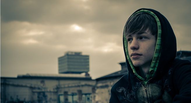 Trzy czwarte młodych Polek i Polaków martwi się sytuacją w kraju. Silna laicyzacja i zwrot w stronę progresywności