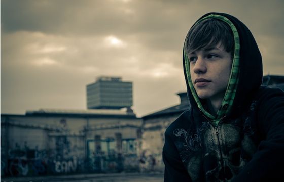 Trzy czwarte młodych Polek i Polaków martwi się sytuacją w kraju. Silna laicyzacja i zwrot w stronę progresywności