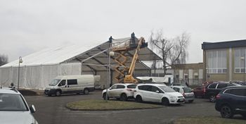 Bytów: Przy SP2 budują lodowisko z nową konstrukcją