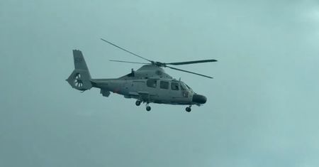 Niebezpieczne zbliżenie. Chiński śmigłowiec 3 metry od samolotu