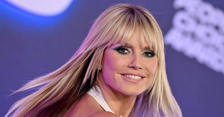 Przypomina tapicerkę fotela. Sukienka Heidi Klum budzi kontrowersje
