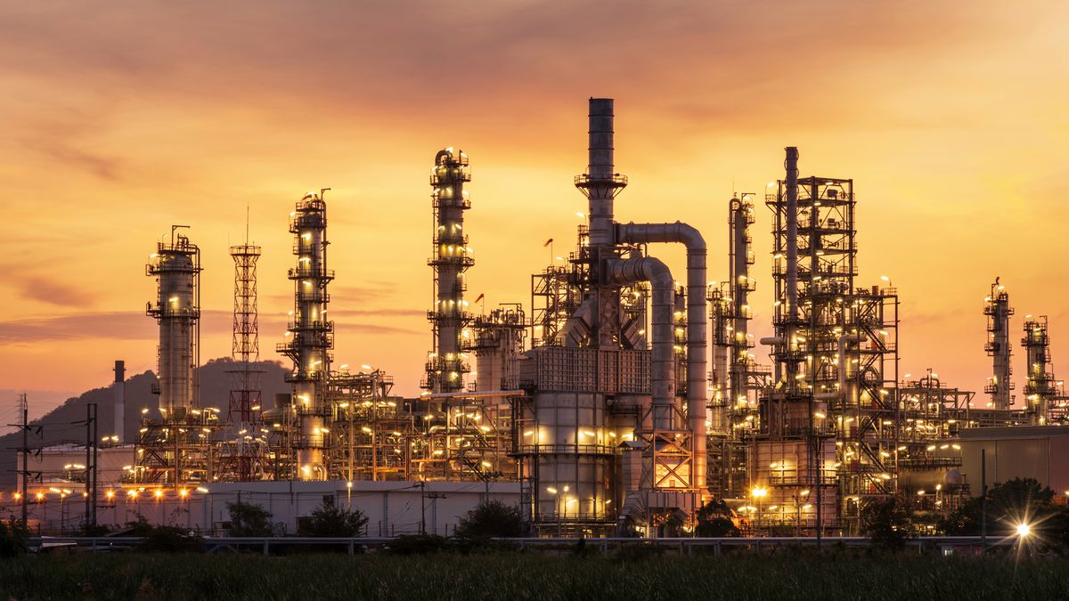 refinery, oil, factory, plant, industry, gas, industrial, pollution, night, chemical, power, energy, petroleum, chimney, chemistry, tower, production, petrochemical, oil refinery, environment, technology, river, fuel, smoke, sunset, equipment, supply, tube, metal, pump, diesel, station, fossil, tank, global, pressure, distillation