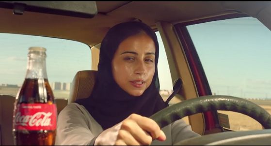 Coca-Cola odpowiada reklamą na zniesienie zakazu prowadzenia aut przez Saudyjki