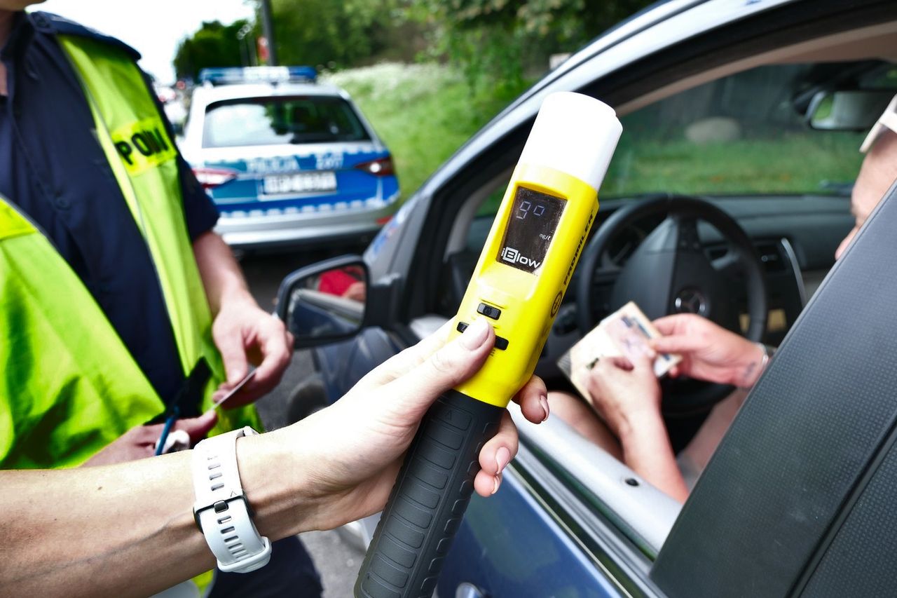 Wypił cztery piwa bezalkoholowe. Tyle pokazał alkomat