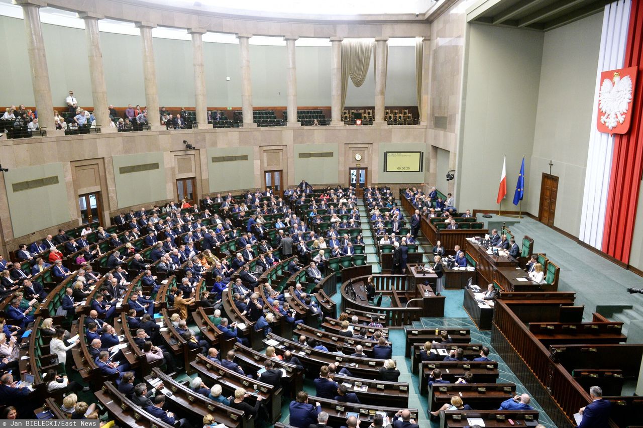 Posłowie wydali majątek na hotele. Podróżowali nawet w pandemii