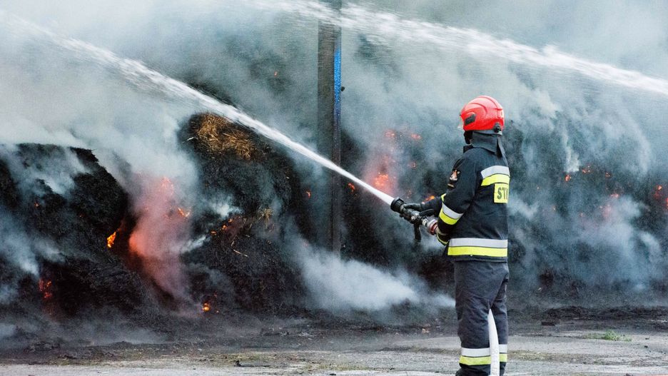Strażacy ochotnicy podpalali by zarobić? Ruszył proces