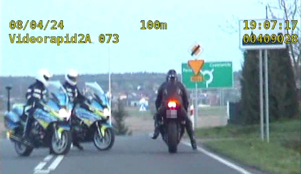 Myślał, że odpuszczą. Motocyklista uciekał przed policją