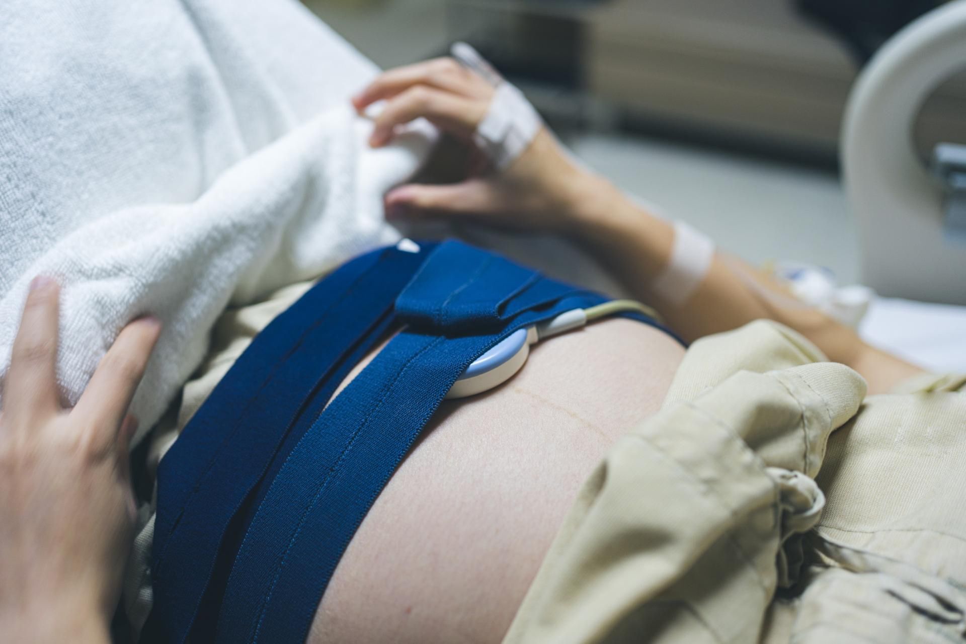 Uwaga na rumień zakaźny w ciąży. Jeżeli dojdzie do zakażenia płodu, może być konieczna transfuzja krwi