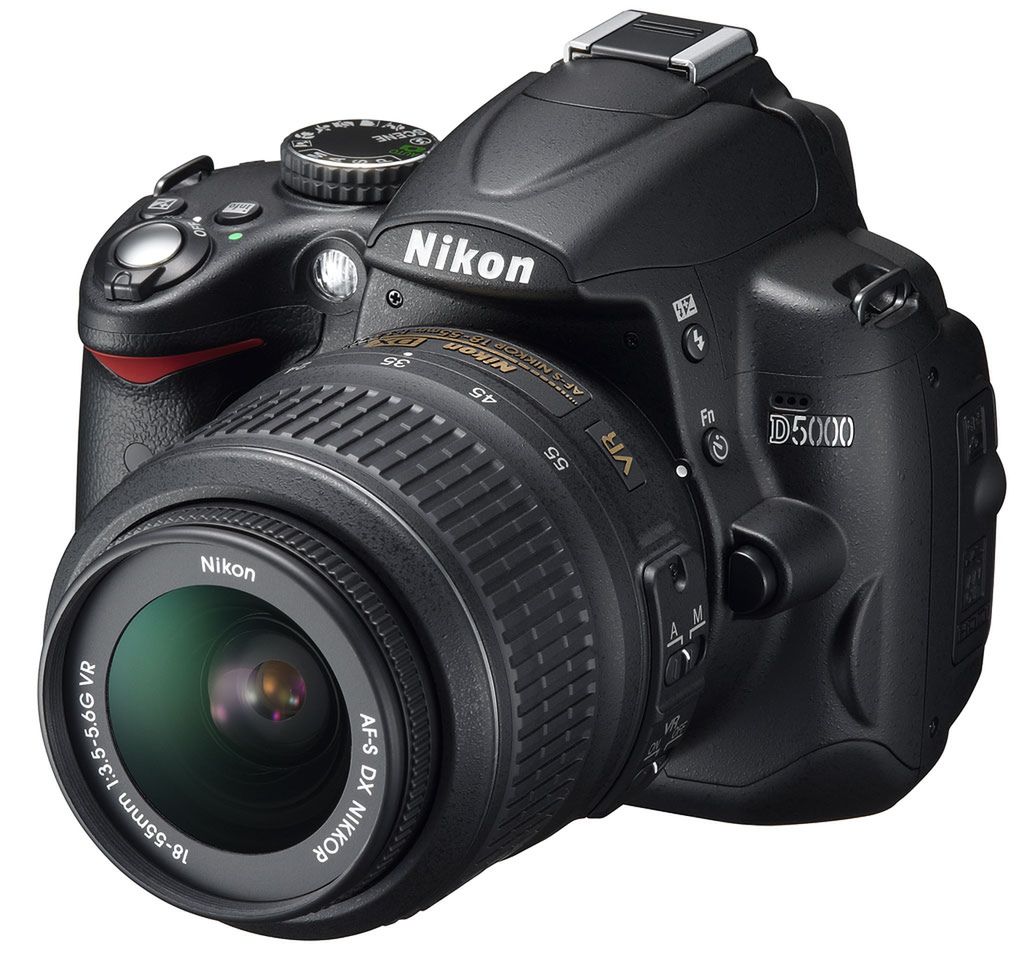 Nikon D5000 można nabyć z opcjonalnym modułem GP-1 obsługującym system GPS
