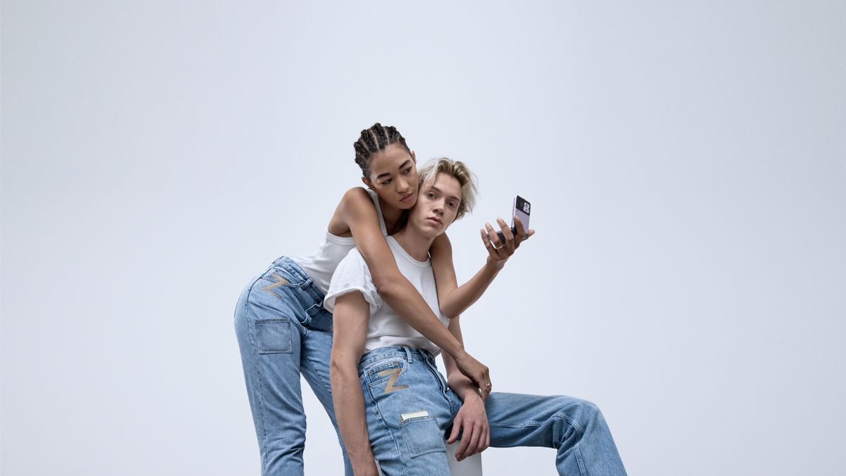 Jeansy Samsung. Spodnie przystosowane do jednego telefonu kosztują krocie 1